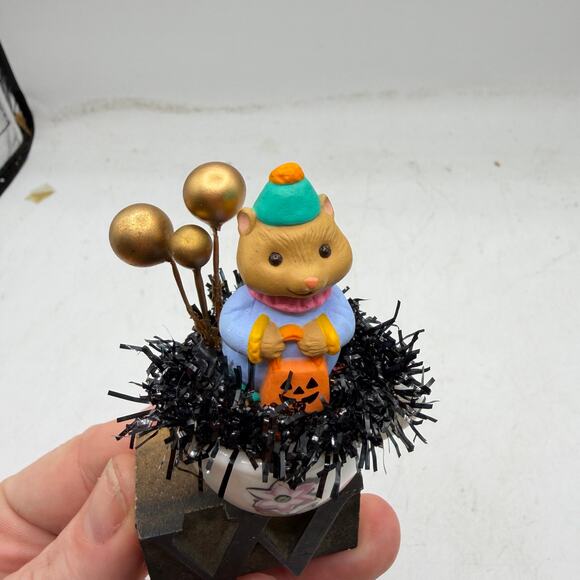 Teeny Trick or Treat Hallmark Merry Miniature Holiday Assemblage Trinket - Picture 3 of 5